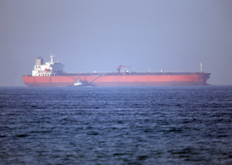 Iran zaplijenio južnokorejski tanker iz kojeg navodno curi nafta