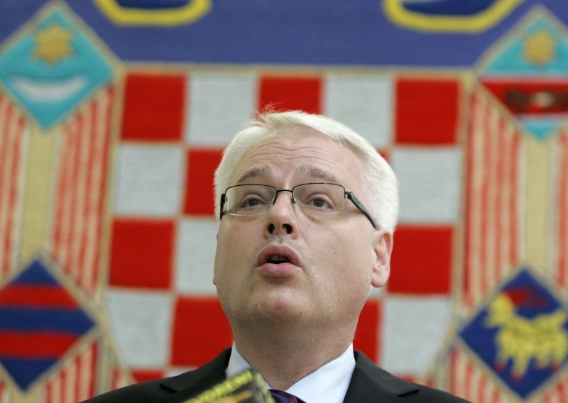Josipoviću ne smeta predizborno potpisivanje s EU-om