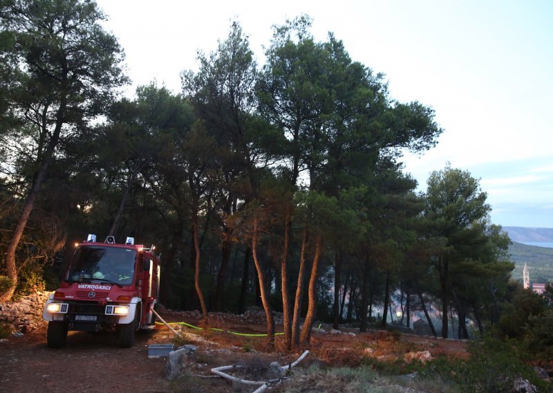 Stavili pod kontrolu dva požara, pa izbio treći