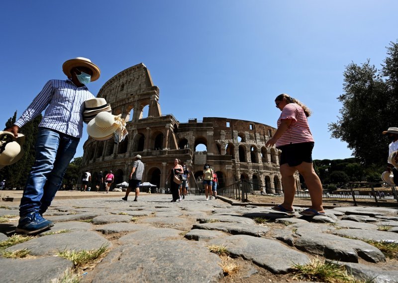 Italija po prvi put od svibnja ima više od tisuću novozaraženih