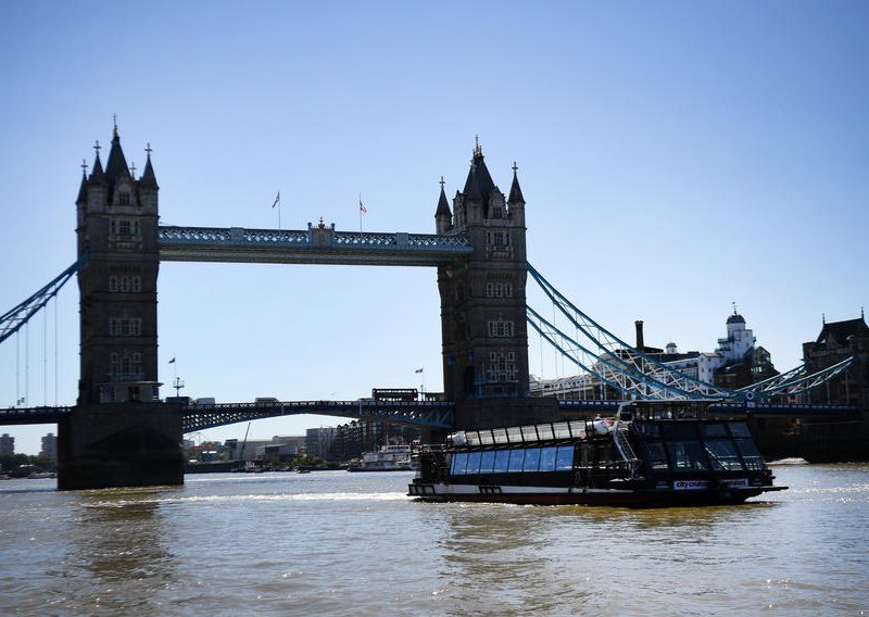 Zaglavio se londonski Tower Bridge