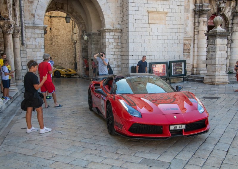 OneLife Rally na Stradunu; skupocjene jurilice na putu od Dubrovnika prema Malti