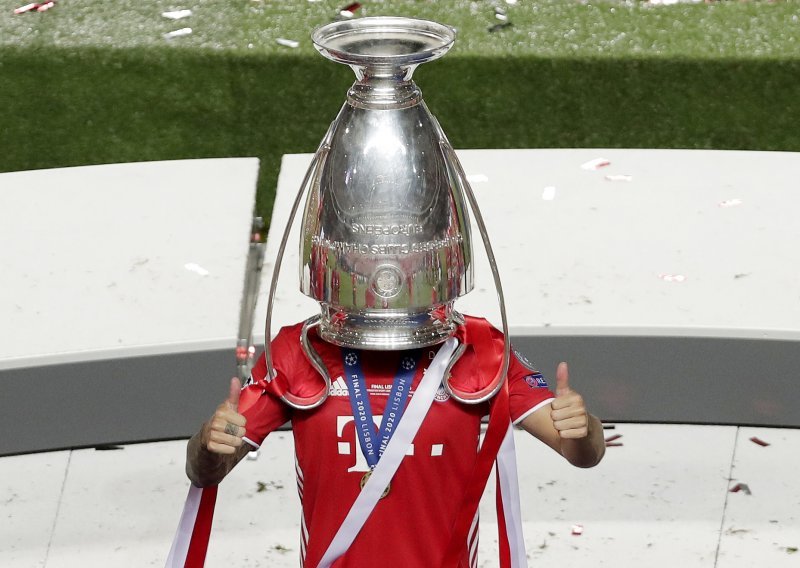 Bayern je za njega isplatio uvjerljivo najveću odštetu u povijesti kluba, a on na oduševljenje fotografa napravio nešto neočekivano