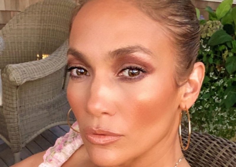 Nitko kao ona: Jennifer Lopez sve je ponovno ostavila bez daha svojom neprolaznom ljepotom