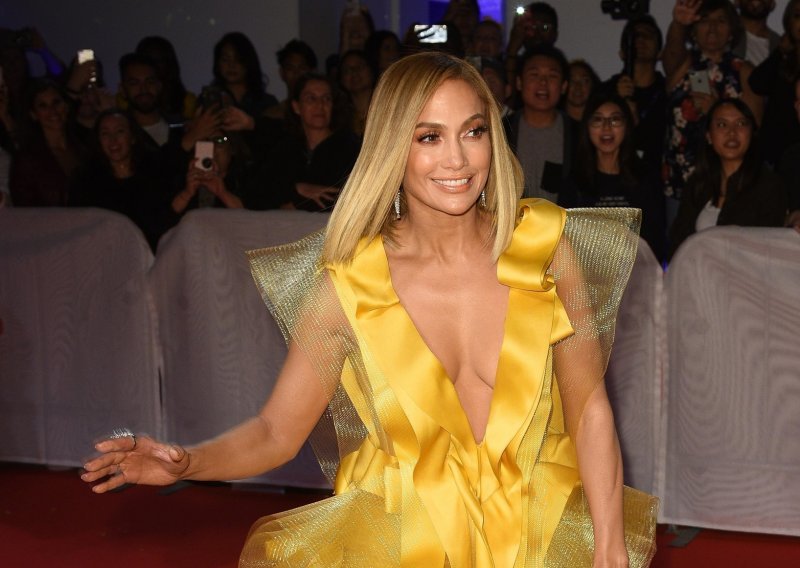 Jennifer Lopez kreće u novi biznis: Pokreće svoju beauty liniju, a oduševljenih reakcija ne nedostaje