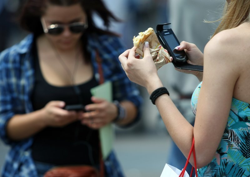 Brojne građane Hrvatske noćas je netko na mobitele zvao s nepoznatog broja; policija upozorava: Ne uzvraćajte pozive!