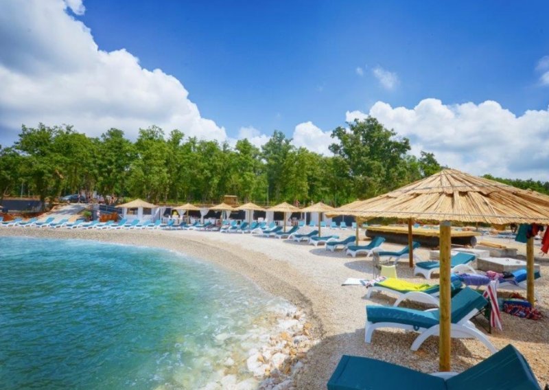 Inspekcija zatvorila beach bar u Funtani zbog koronavirusa