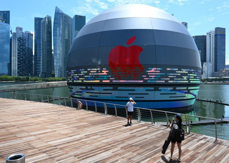 Apple u Singapuru otvorio plutajući dućan