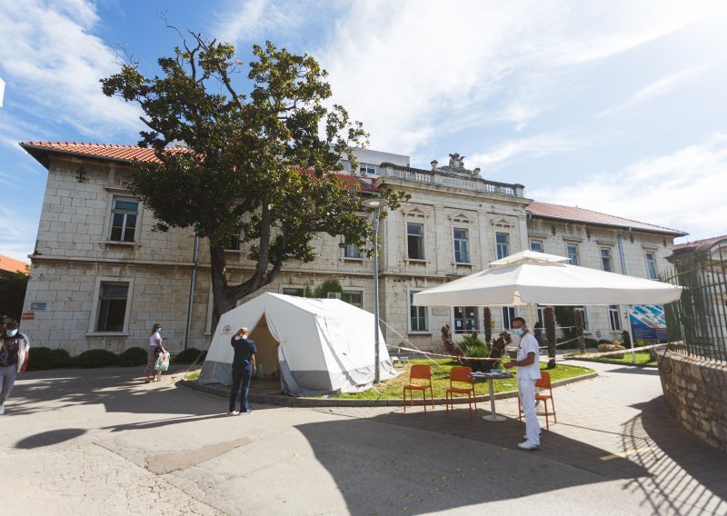 Na ljetovanju u Zadru koronavirusom se zarazilo 12 prijatelja