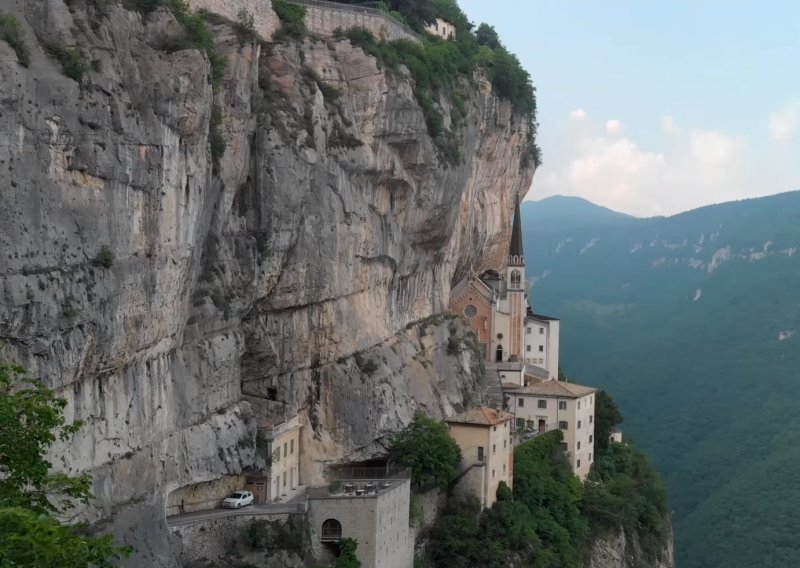 Pronašli smo savršeno mjesto za molitvu za prestanak koronavirusa