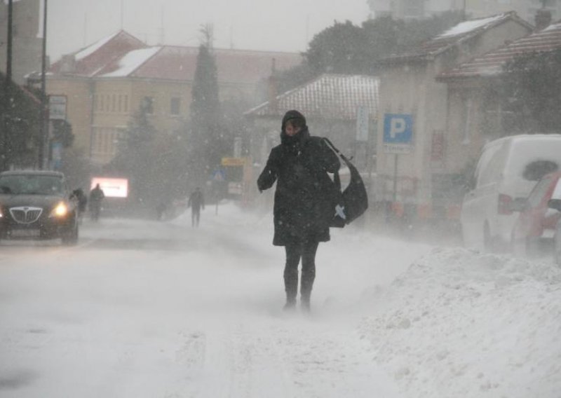 Nakon Splita i Šibenik traži pomoć vojske