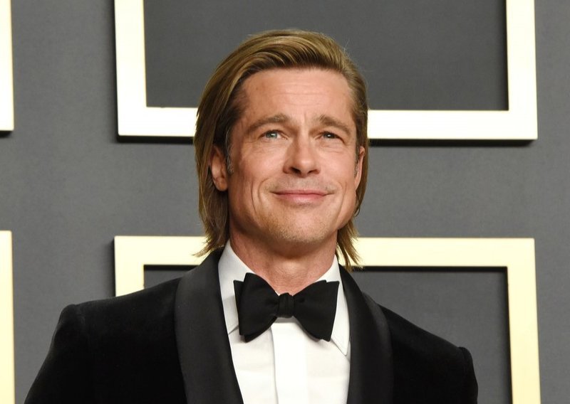 Brad Pitt ponovno ljubi: Slavni glumac sletio privatnim avionom u društvu prelijepe Njemice koja nevjerojatno nalikuje Angelini Jolie