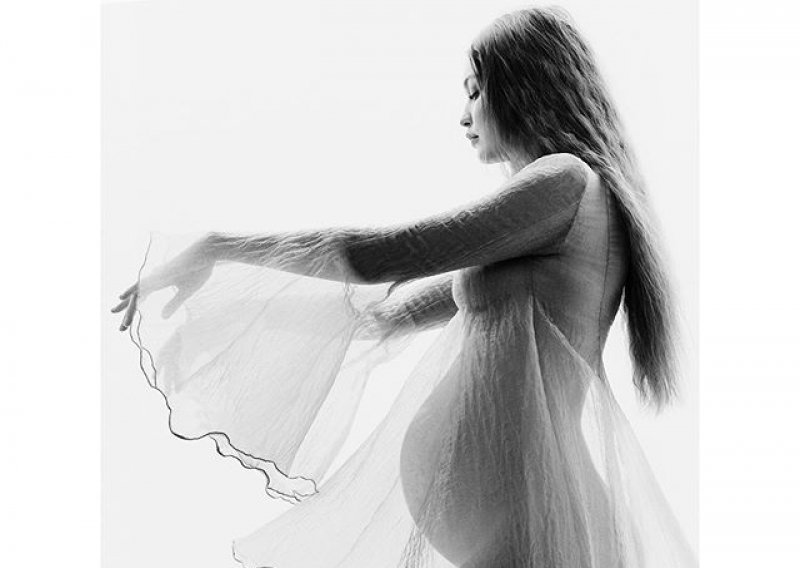 Predivna trudnica: Gigi Hadid objavila kako izgleda nekoliko tjedana pred porod, a obožavatelji ne kriju oduševljenje