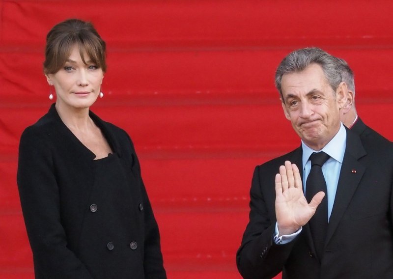 Carla Bruni otkrila kako je upoznala predsjednika Sarkozyja pa ispričala pikanterije iz njihove spavaće sobe