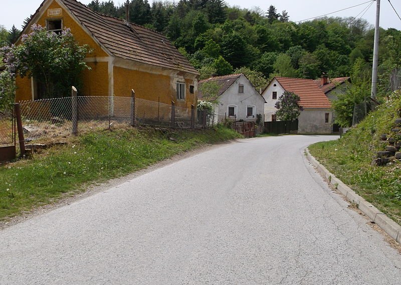 Ovo je prvo mjesto u Hrvatskoj u kojem su obavezne maske i na otvorenom: Sve je krenulo sa svadbe, zaražen je i svećenik