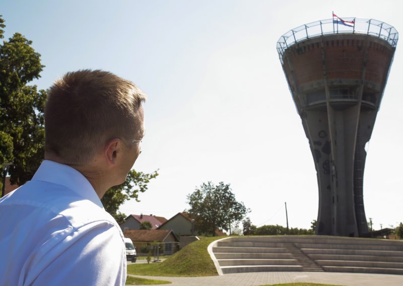 [FOTO/VIDEO] Obnovljen vukovarski vodotoranj, pogledajte kako izgleda simbol stradanja tog grada