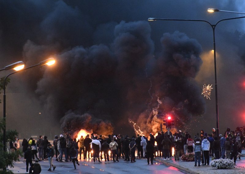 U Švedskoj ranjeno nekoliko policajaca nakon incidenata izazvanih spaljivanjem Kurana