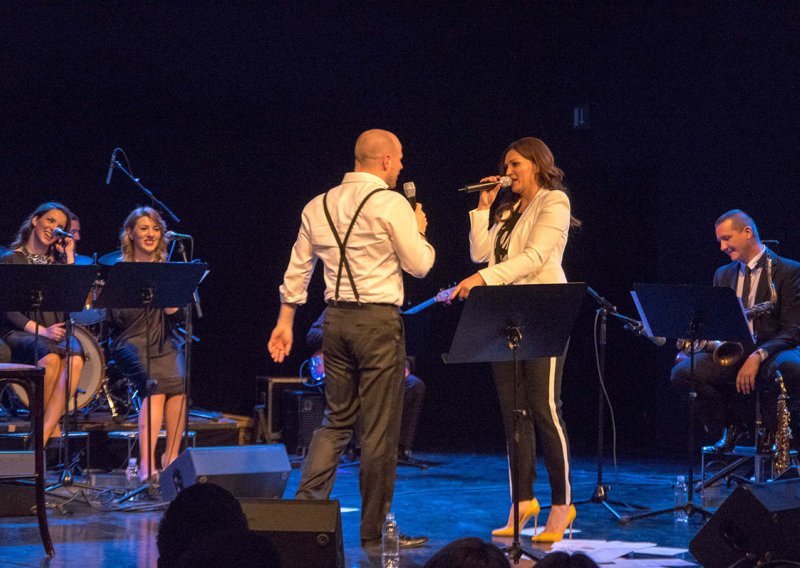 Nina zapjevala s Alanom Hržicom na njegovu povratničkom koncertu