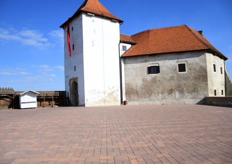 Nevrijeme u Đurđevcu: Vjetar srušio bedeme Starog grada