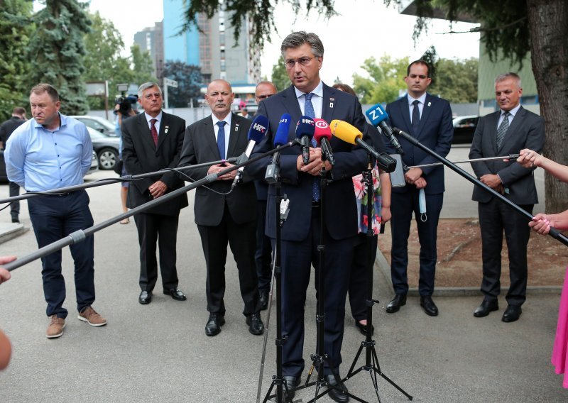 [VIDEO/FOTO] Plenković o snimci Beroša i Zadravec: Čini mi se neuobičajenim i bizarnim...