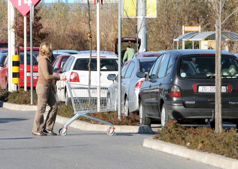 Nakon blagog poboljšanja u lipnju maloprodaja opet pala. Ima li trgovina ikakve šanse za oporavak u 2020. ili nas za Božić čekaju poluprazne police?