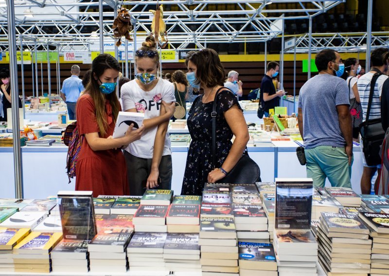 Krenuo je Mediteranski festival knjige pod strogim mjerama zaštite od korone. U programu će se predstaviti novi naslovi Jurice Pavičića, Jadranke Kosor i Vojka V, koji je napisao dvije slikovnice