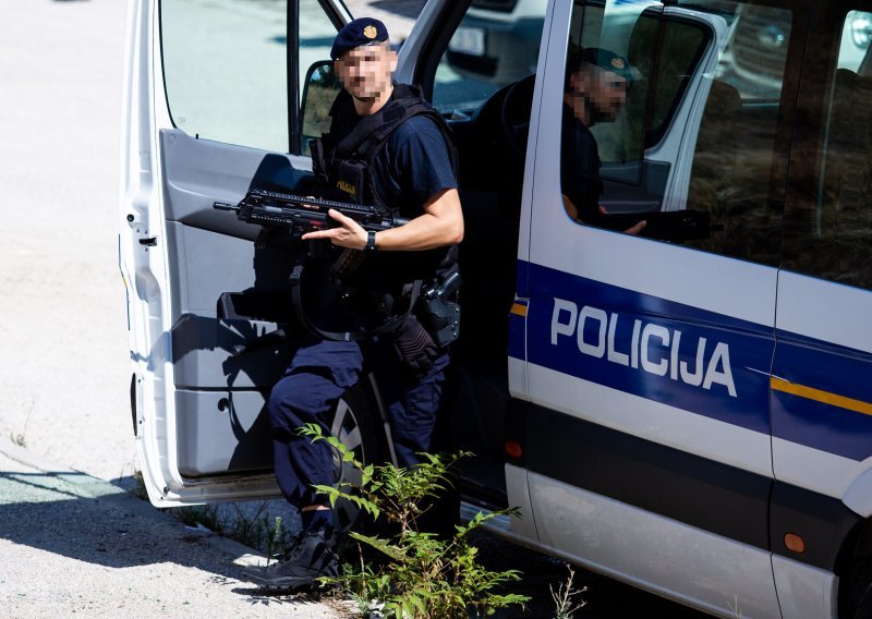 Policajci kojima je Čaleta pobjegao udaljeni iz službe; šefica Bilica: Za bjeguncem su trčali točno onoliko metara i vremena koliko smiju trčati