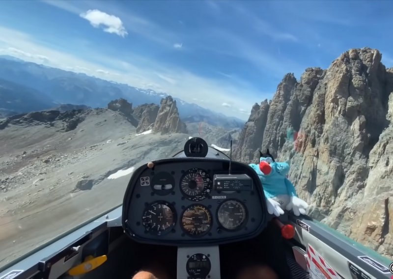 Opustite se uz pilota dok leti iznad planina, mora i ravnica