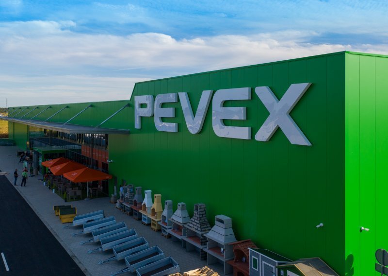 Pevex otvorio novoizgrađeni centar u Vinkovcima