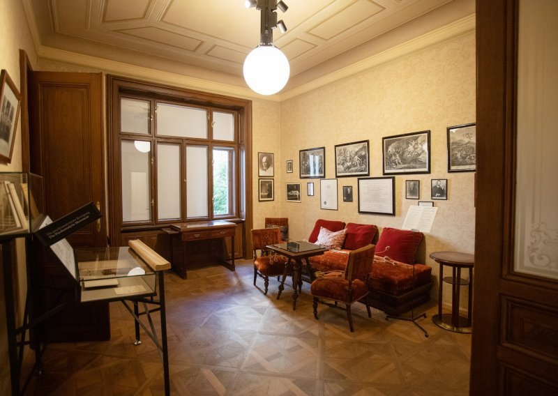 [FOTO] Najpoznatija adresa u Beču ponovno je otvorila svoja vrata: Zavirite u mjesto na kojem je rođena psihoanaliza