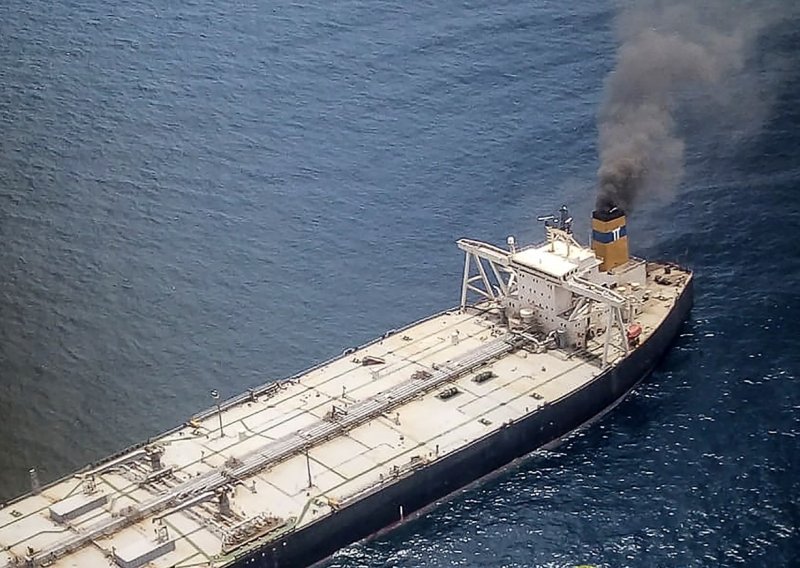 Požar na tankeru blizu Šri Lanke, moguće izlijevanje 270.000 tona nafte