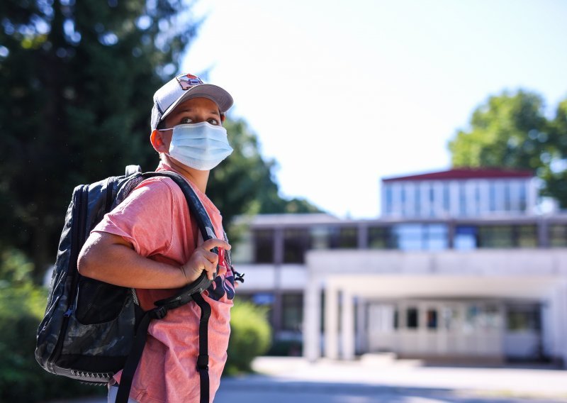 Preporod traži skraćivanje škoskog sata na 30 minuta: Neizdrživ je rad pod maskama