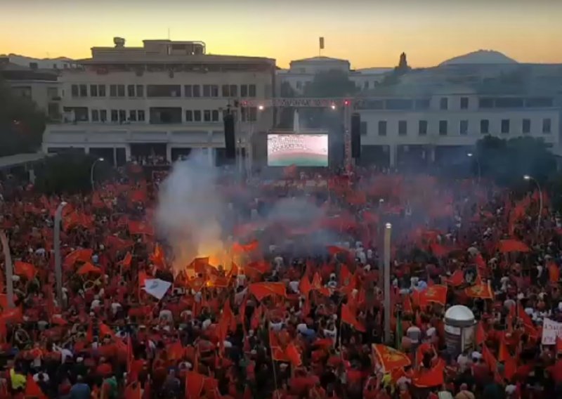 [VIDEO] Održan veliki skup za obranu građanske i europske Crne Gore nakon što je na izborima pobijedila prosrpska opcija
