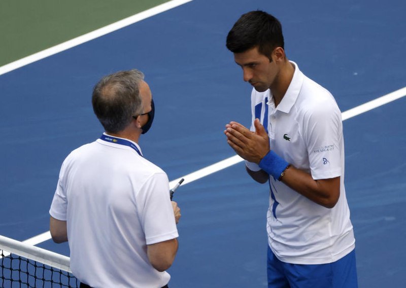 Sudac koji je diskvalificirao Đokovića priznao što je presudilo pri šokantnoj odluci, a sarkastičnim komentarom javio se i Kyrgios; je li pretjerao?