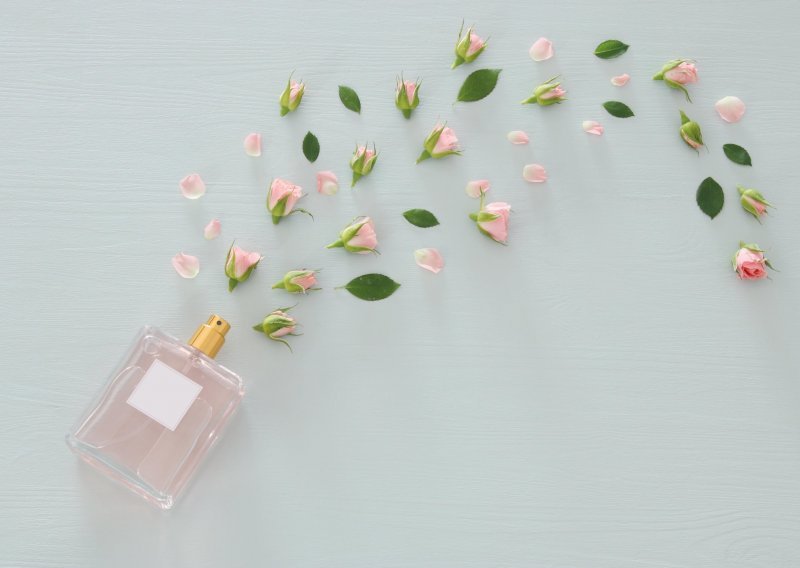 Mnogi ne mogu odoljeti parfemu, no ne znaju svi kako ga pravilno nanijeti; evo što kažu stručnjaci