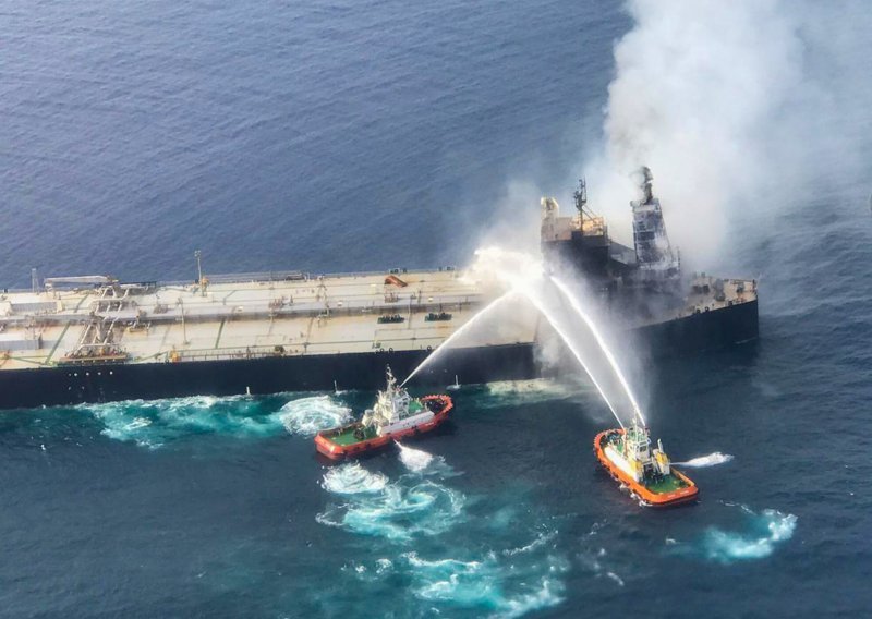 [FOTO] Ponovo buknuo požar na tankeru New Diamondu pokraj Šri Lanke