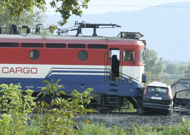 Za nalet vlaka na automobil kod Siska kriv je željezničar