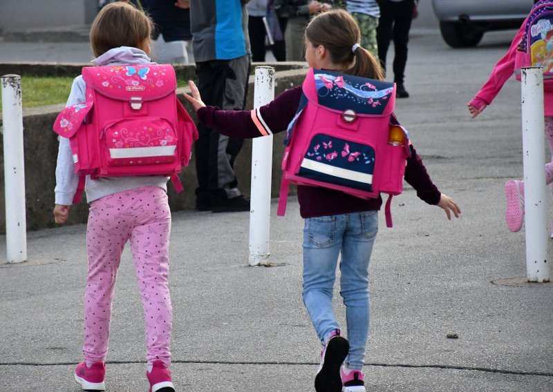 HZJZ preporučuje: Djeca trebaju izaći iz učionice na odmor, no ne i dijeliti hranu