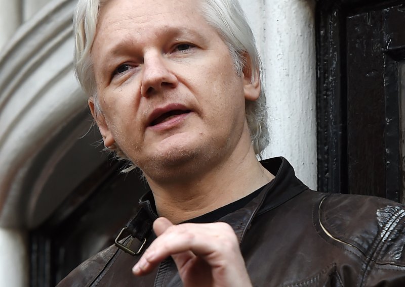 Julian Assange kaže da u zatvoru 'čuje glasove'