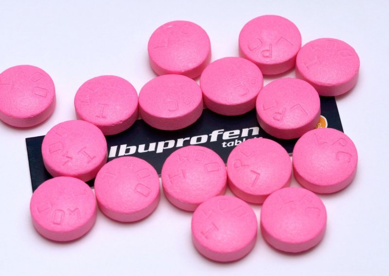 Danci tvrde: Ibuprofen neće pogoršati simptome Covida-19, no to ne znači da ga treba trošiti kao bombone