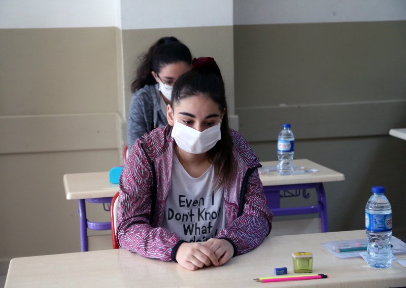 Turska odgodila otvaranje škola zbog rasta broja zaraženih i rekordne smrtnosti