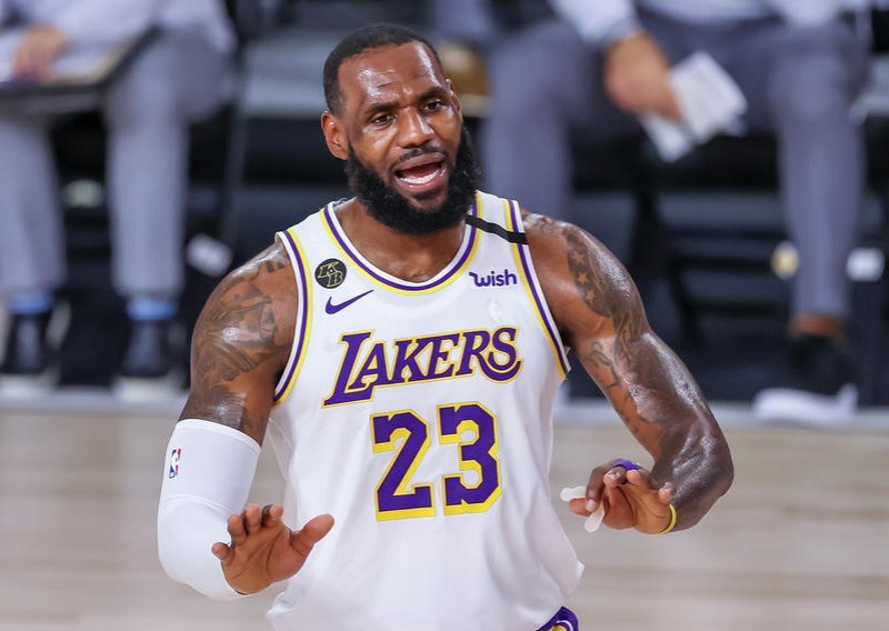 LeBron James odigrao poluvrijeme za pamćenje, ostvario čudesni rekord te odveo Lakerse do važne pobjede; Miami izbacio najbolju momčad Istoka