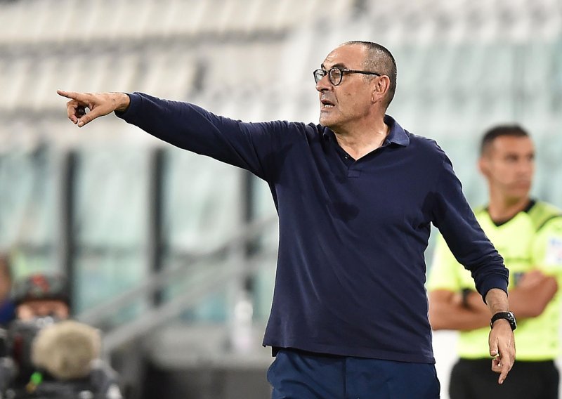 Maurizio Sarri imao je milijunski razlog kada je odbio potpisati sporazumni raskid ugovora s Juventusom: slobodan, a euri 'kapaju'