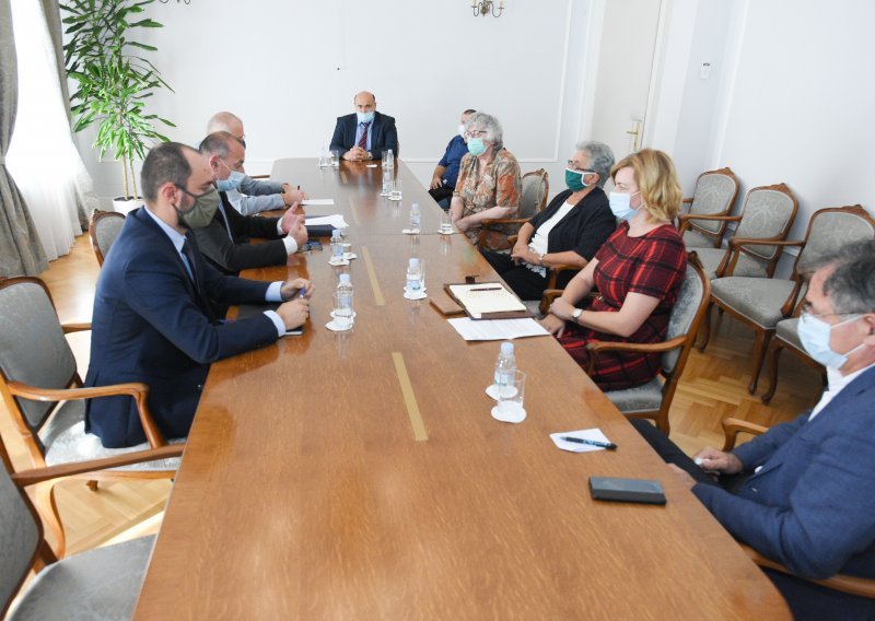 Medved i Milošević sastali se s Udruženjem porodica 'Protiv zaborava'