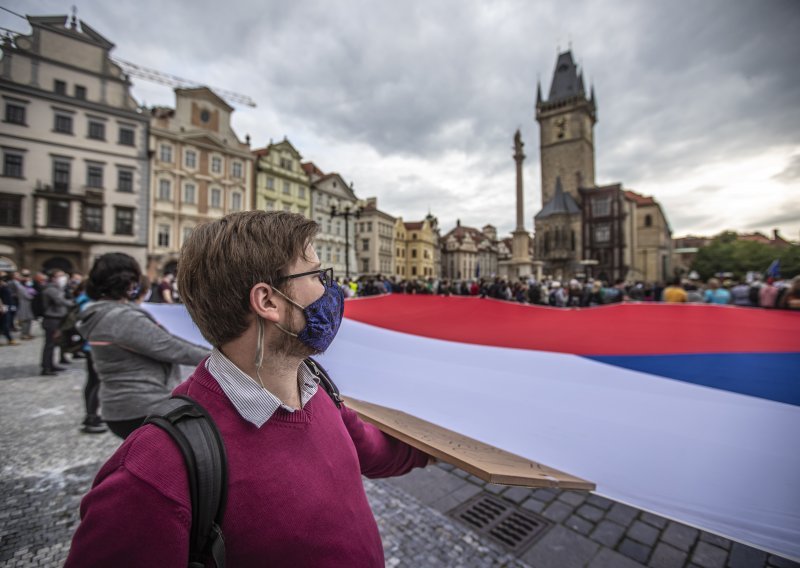 Češka proširila mjeru obveznog nošenja maske