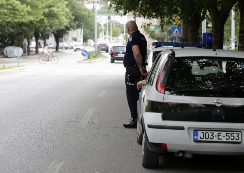 Uvredljivi grafiti Hrvatima u srednjobosanskom gradiću Vitezu: 'Bit će Zagreb turska mahala'