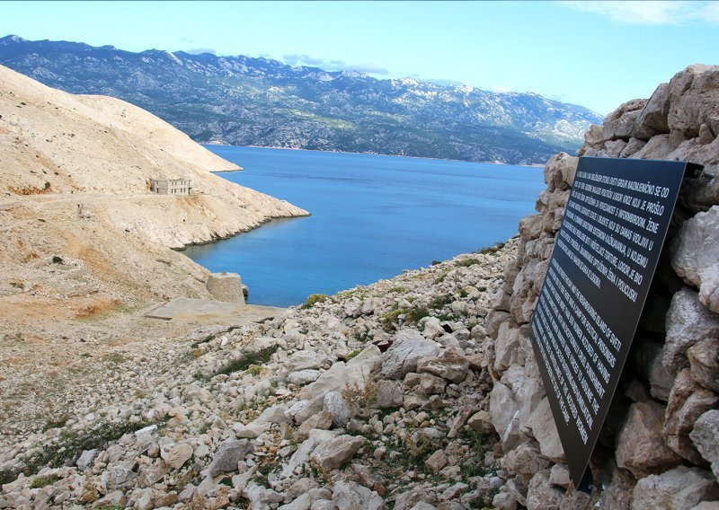 [FOTO] 'Vi ste Partiju izdale onda kad je trebalo da joj pomognete': Podsjetnici na žene prognane na Goli otok i Sveti Grgur; bilo ih je preko 850, a kao kaznu nosile su kamenje iz mora na vrh brda i natrag