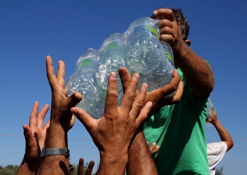 U BiH, uz granicu s Hrvatskom, pronađene migrantske obitelji s više od 100 djece