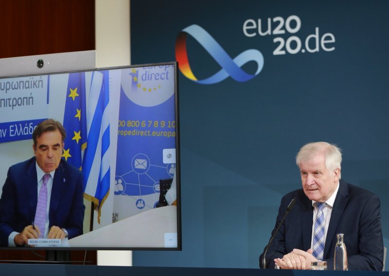 Seehofer: Deset europskih zemalja primit će maloljetnike s Lezbosa