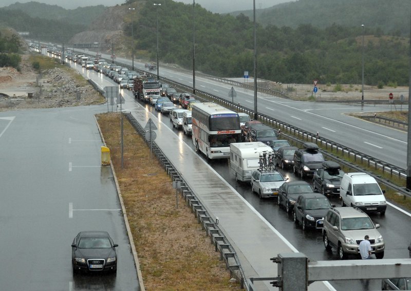 Požar u tunelu Bristovac zaustavio na kratko promet na A1